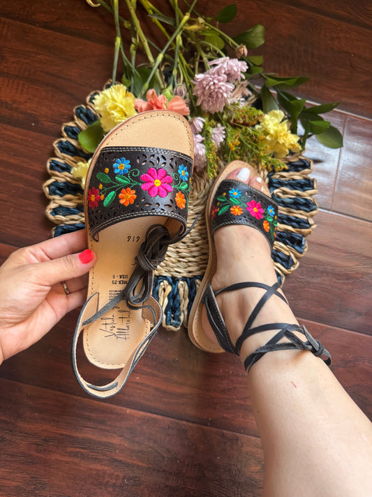 Paola Lace up Black